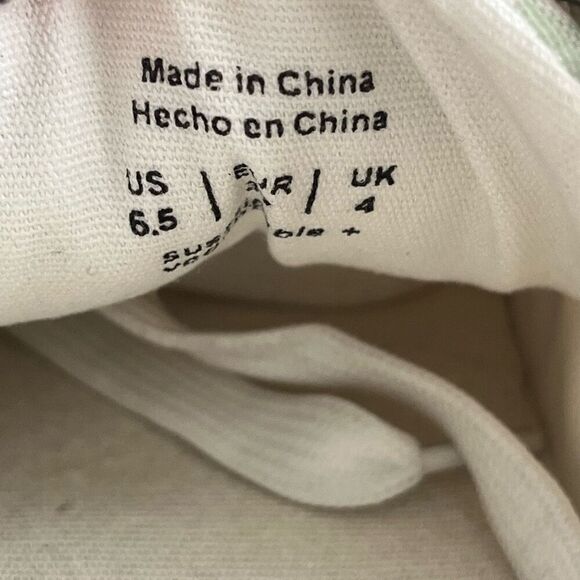 CALL IT SPRING Viollett Platform Sneaker in White Floral Size 6.5 NEW - Picture 12 of 15